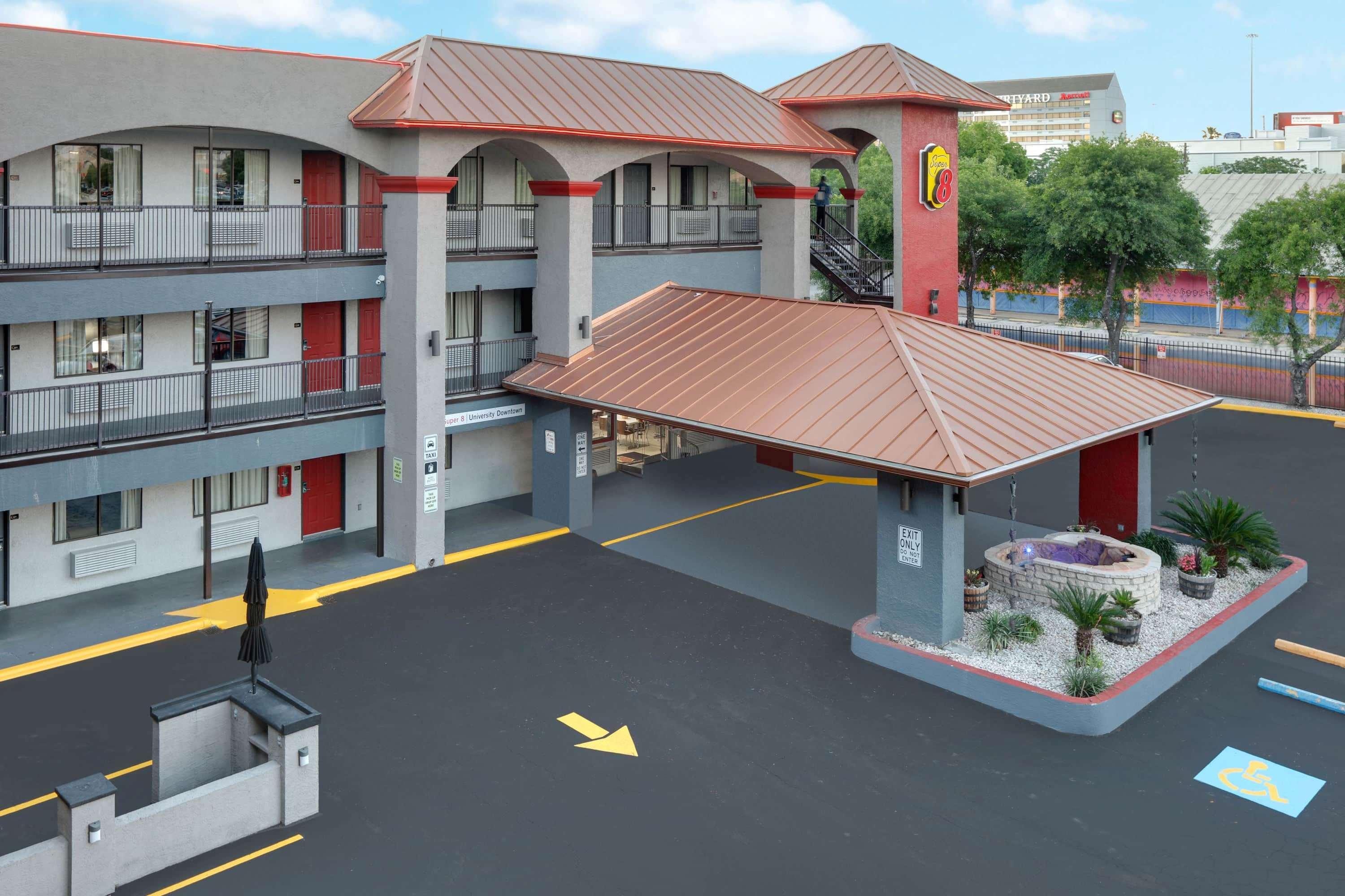 Super 8 By Wyndham Austin University/Downtown Area Exterior foto
